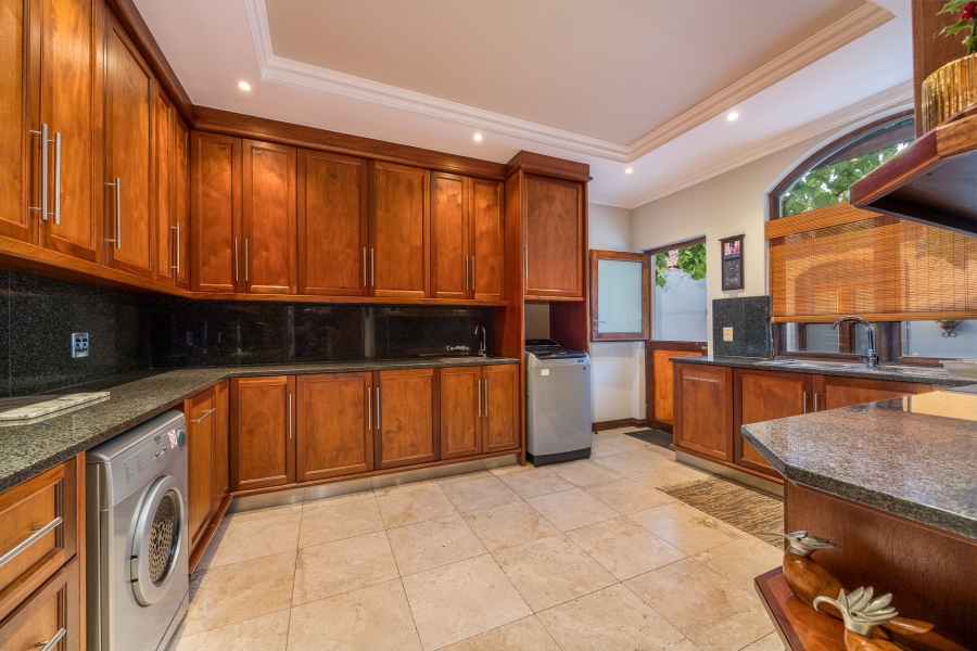 6 Bedroom Property for Sale in Klein Zevenwacht Western Cape